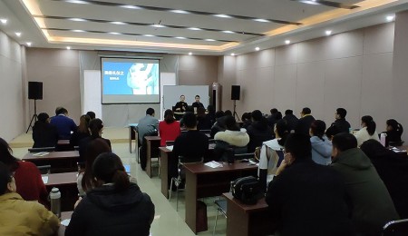 中晨圣维集团举办窗口部门员工礼仪培训班